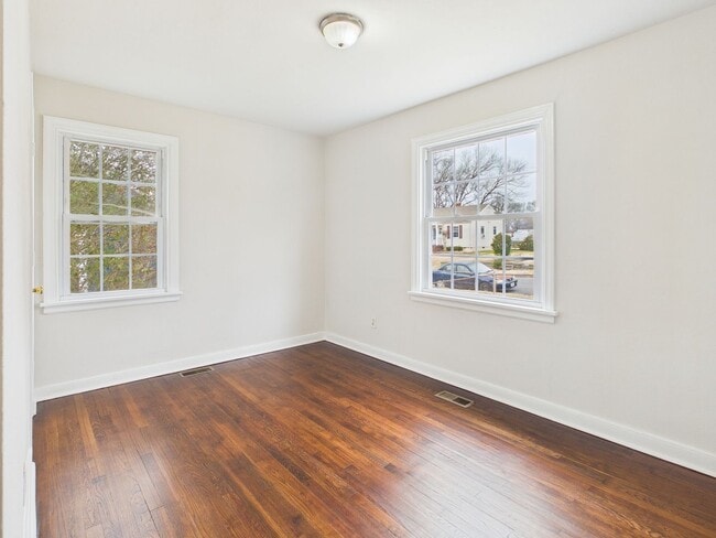 Building Photo - 2609 Harold Ave