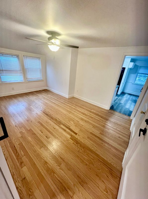 Primary Photo - 182 Norfolk Ave