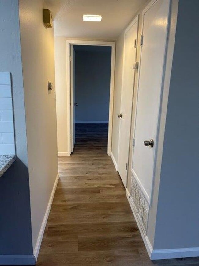 Building Photo - Single Level 2 Bedroom 1 Bath