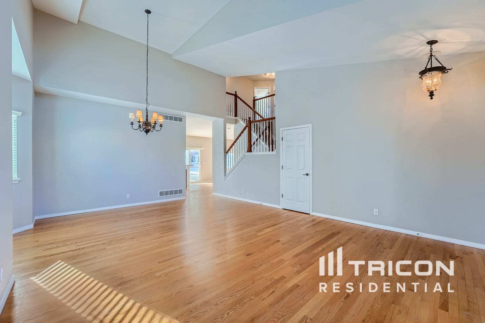 Building Photo - 1220 Sunset Way