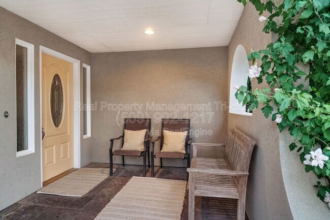 Building Photo - 3812 Rd 109