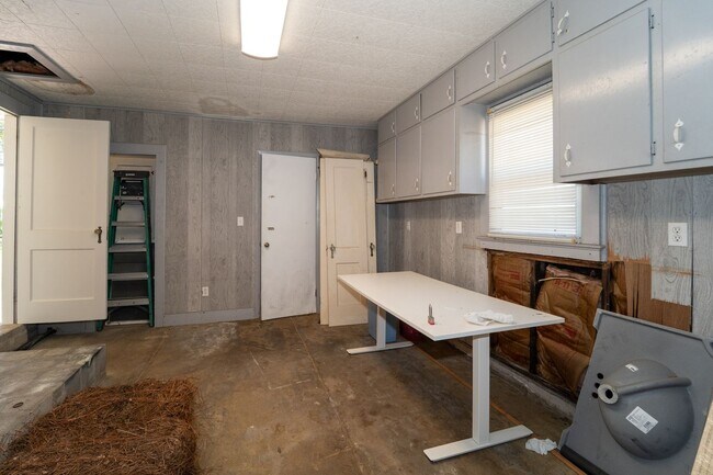 Building Photo - Davis Shores 3/2 Single Family Home