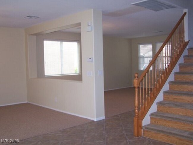 Building Photo - 283 Maddelena Ave