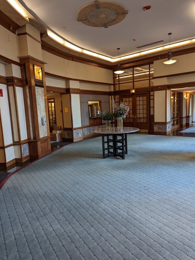 Building Photo - 10 Rogers St