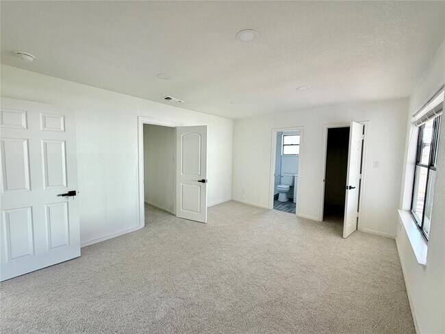 Building Photo - 1504 Parkview Ln