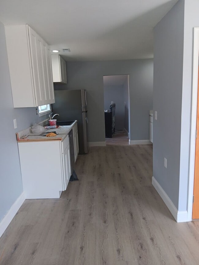 Building Photo - Renovated 3 Bed 2 Bath Single-Family Home ...