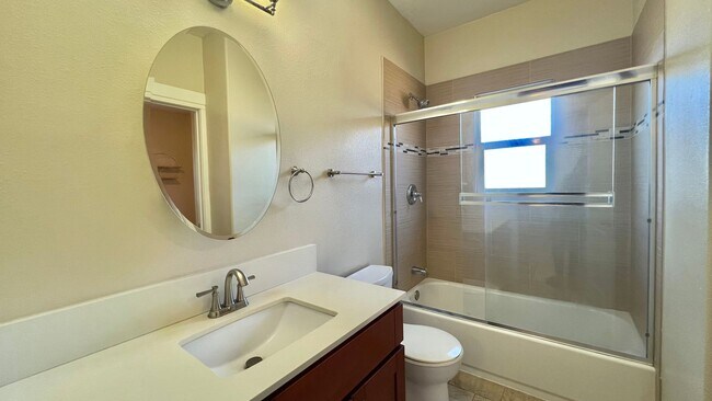 Building Photo - 659 39th St