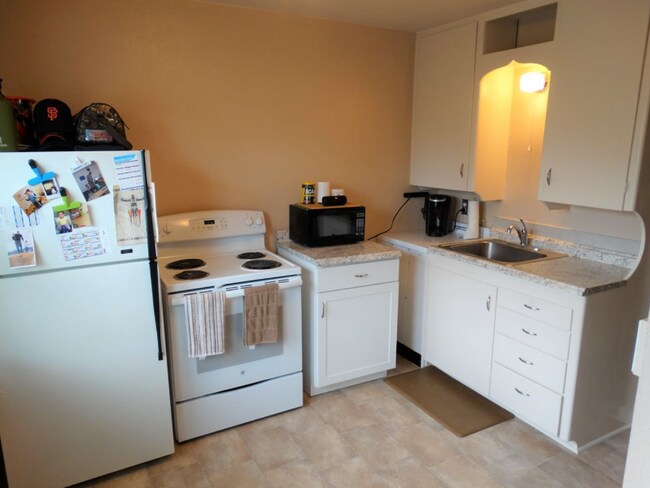 Building Photo - 632 N 5th E St