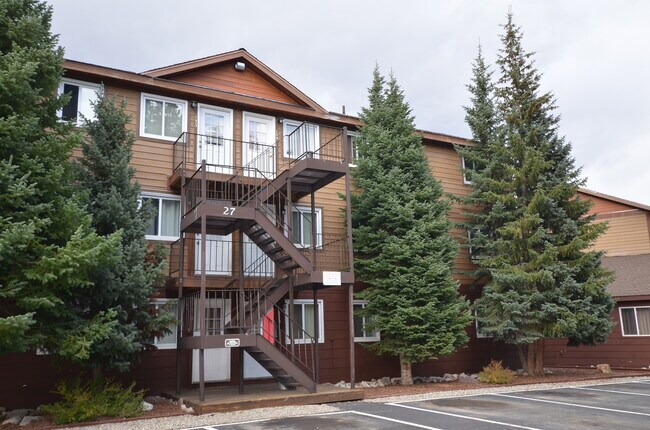 Building Photo - 10 minutes from Breck! On bus route!