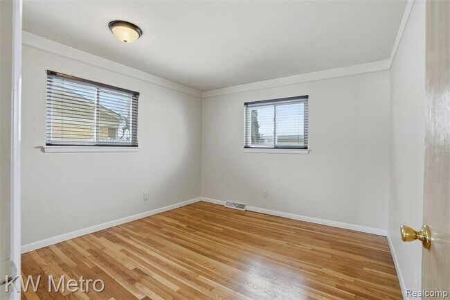 Building Photo - 1204 Montrose Ave