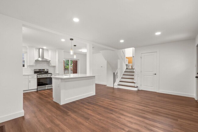 Building Photo - 3 Bed 3 Bath - Silver Spring Split Level -...