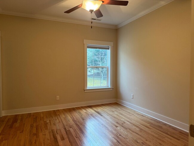 Building Photo - Townhouse walking distance to Black Mountain available now!