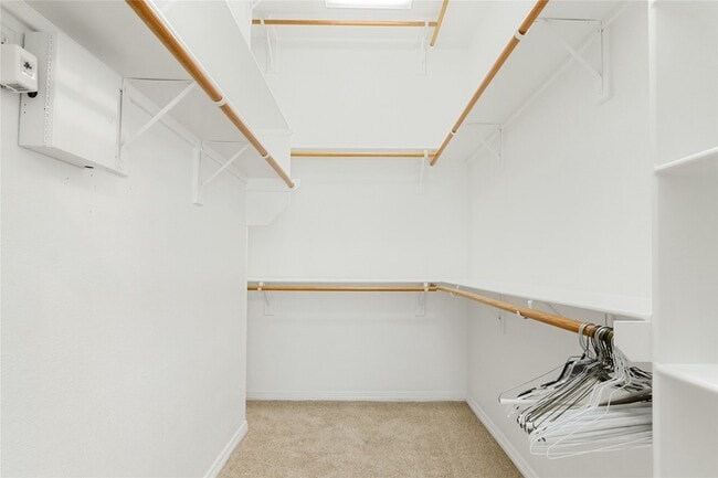 Building Photo - 118 W Greenbriar Ln