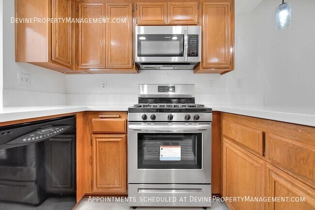 Building Photo - 902 California Privado