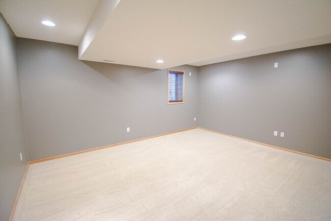 Building Photo - 3057 Venice Ln NW