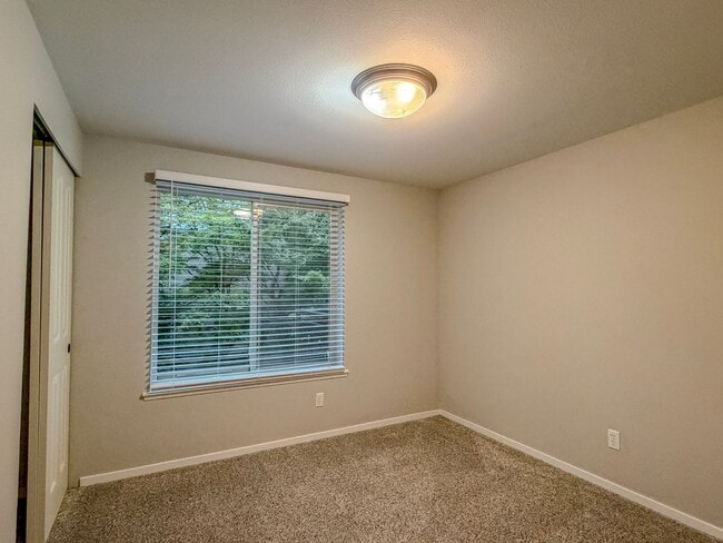 Building Photo - Gorgeous 2bd/2bth Lower Queen Anne Condo, $2,850/mo.