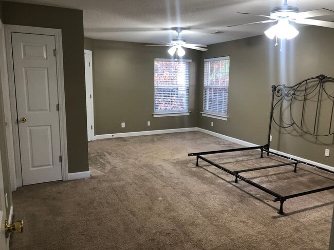 Building Photo - 4323 Lotus Ct