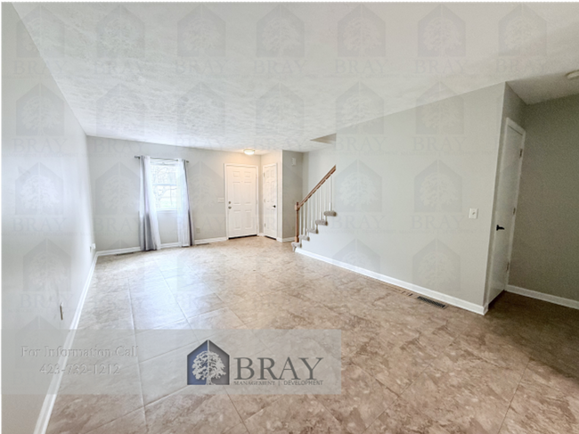 Building Photo - Spacious 3-Bedroom Townhome in the Heart o...