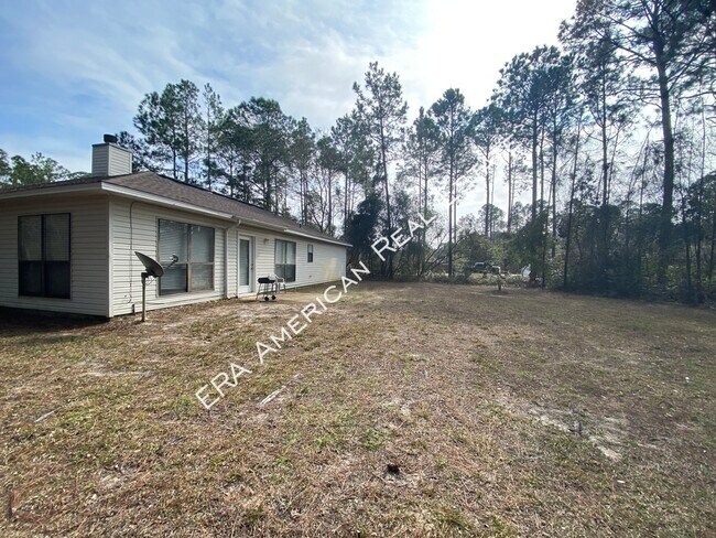 Building Photo - 2365 Hemlock Dr