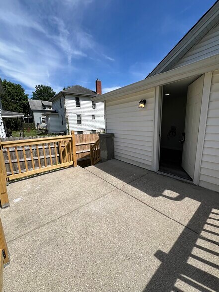 Back Porch - 6908 Merwin Ave