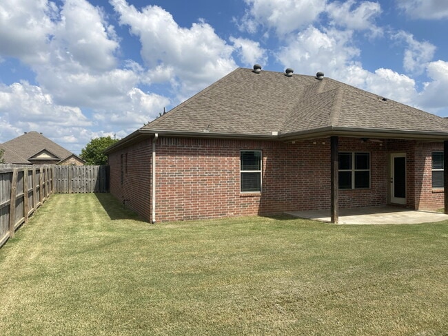 Building Photo - 6202 W Sage Dr