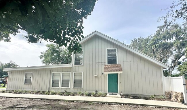Building Photo - 122 S Bulova Dr