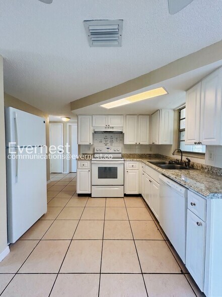 Building Photo - 9130 Chatam Ln