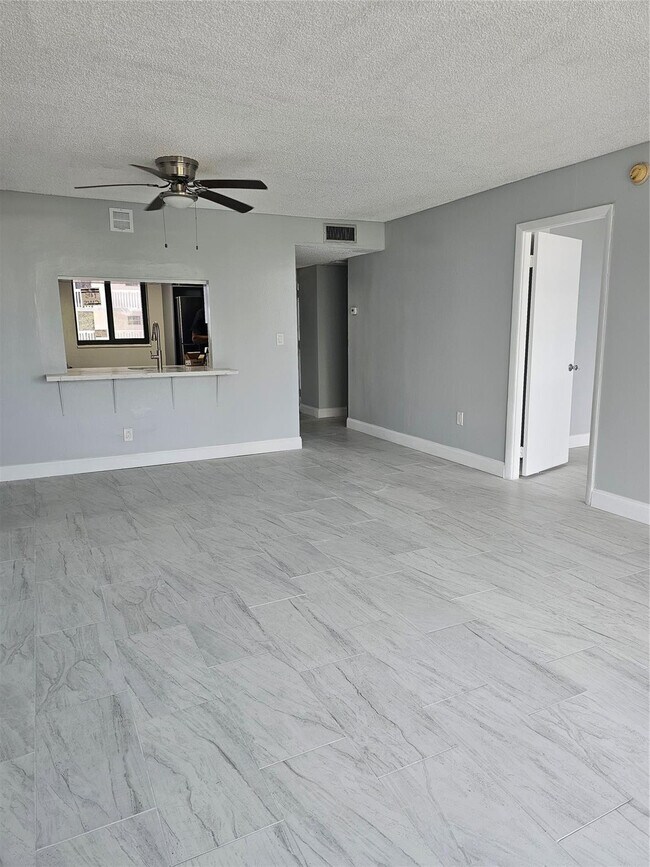 Building Photo - 15600 NW 7th Ave