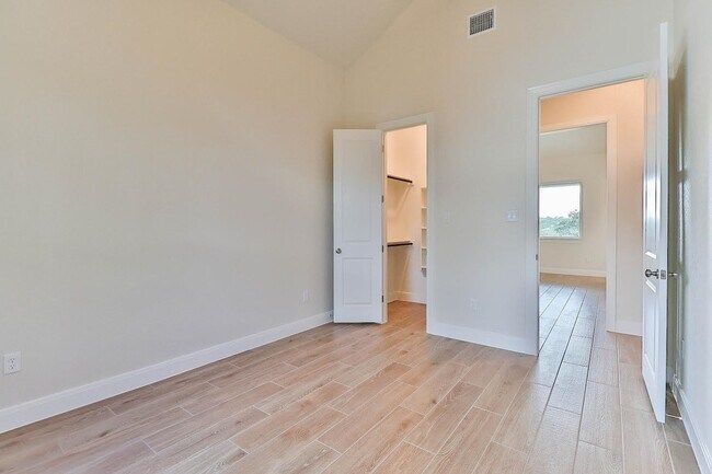 Building Photo - 1406 Prospect Cir