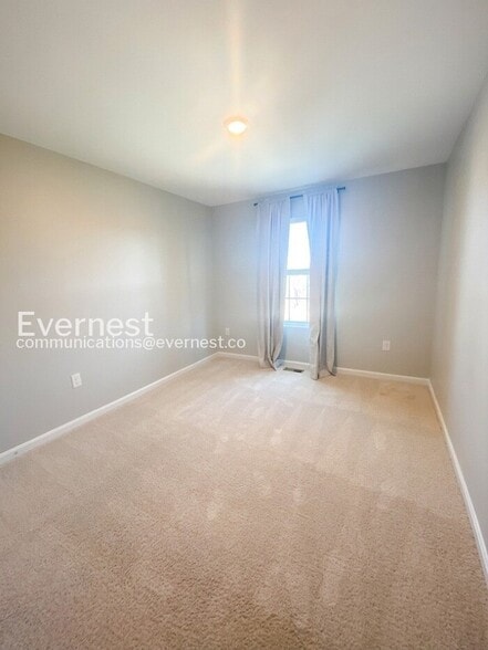 Building Photo - 21 Valiant Ct