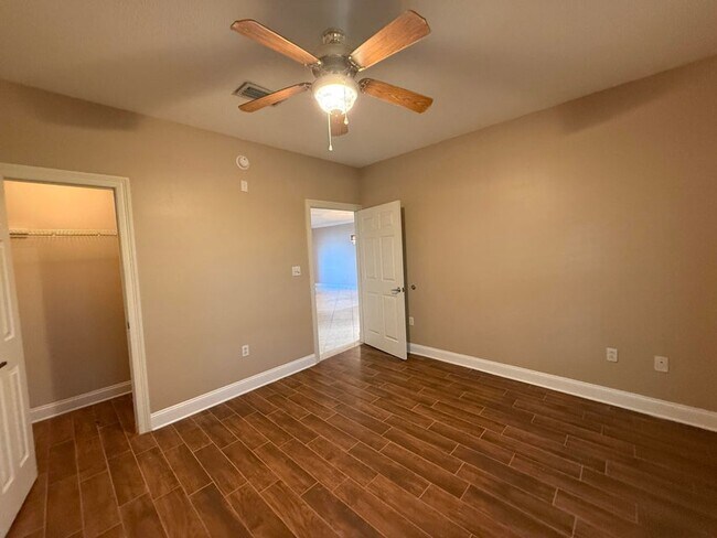 Building Photo - 5 Laguna St