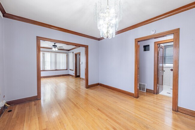 Building Photo - 6141 S Kilbourn Ave