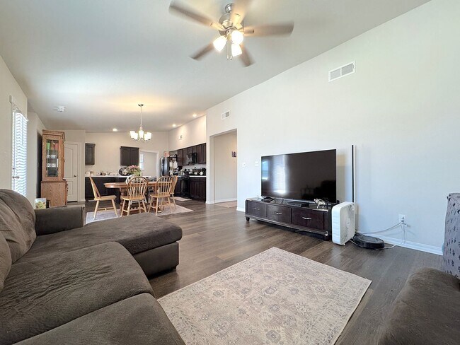 Building Photo - East El Paso 3 bed Refrig A/C w/Solar Panels!