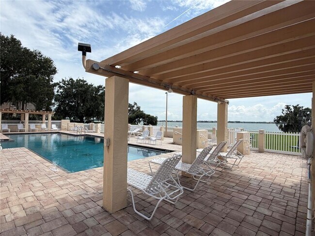 Building Photo - 8402 Waterview Way