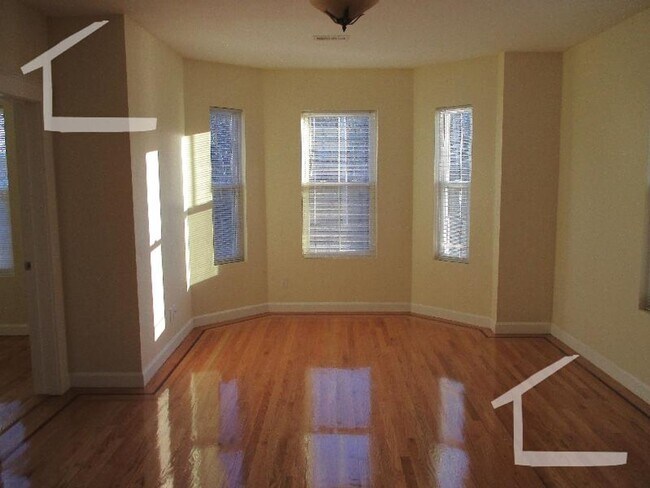 Building Photo - 3 bed in brookline village