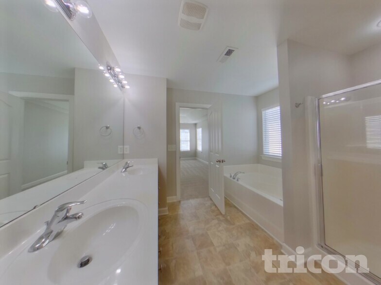 Building Photo - 2625 Sierra Chase Dr