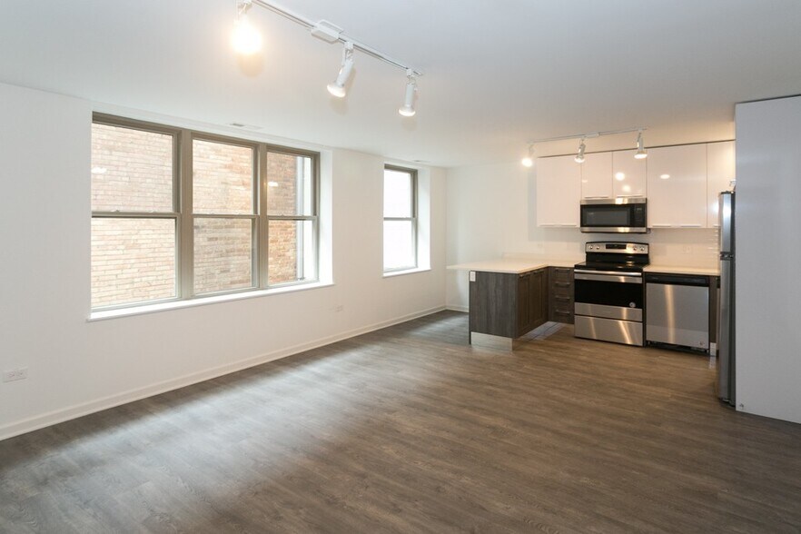Building Photo - 940 W Winona St
