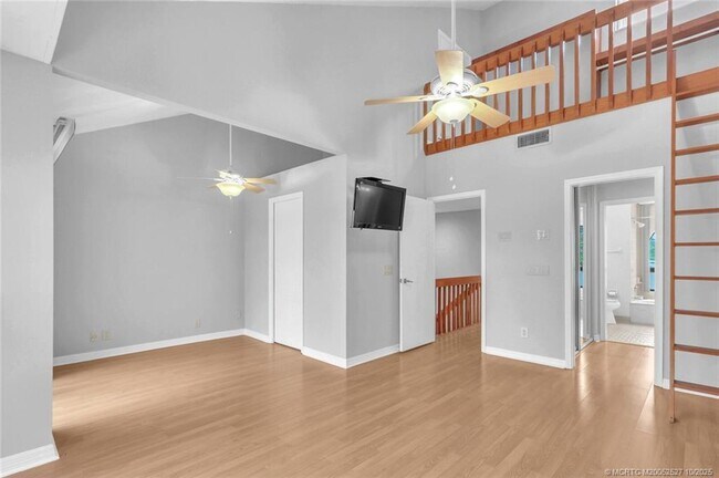 Building Photo - 1102 SE Mitchell Ave