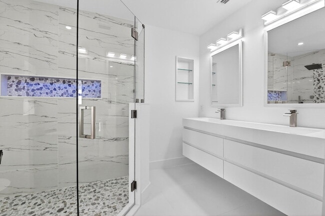 Building Photo - 1410 Beta Ct N