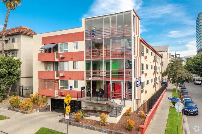 Building Photo - 464 S. Berendo St.