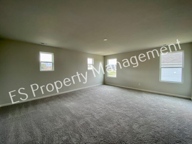 Building Photo - Gorgeous 5 Bedroom 3 Bathroom New Build in Muncie!