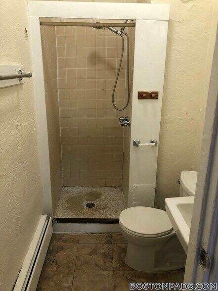 Building Photo - 40 Anderson St