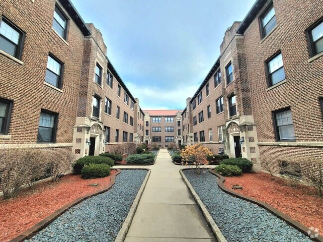 Building Photo - 1324 Oak Ave