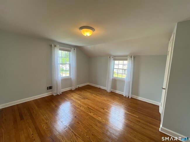 Building Photo - 65 Buell St