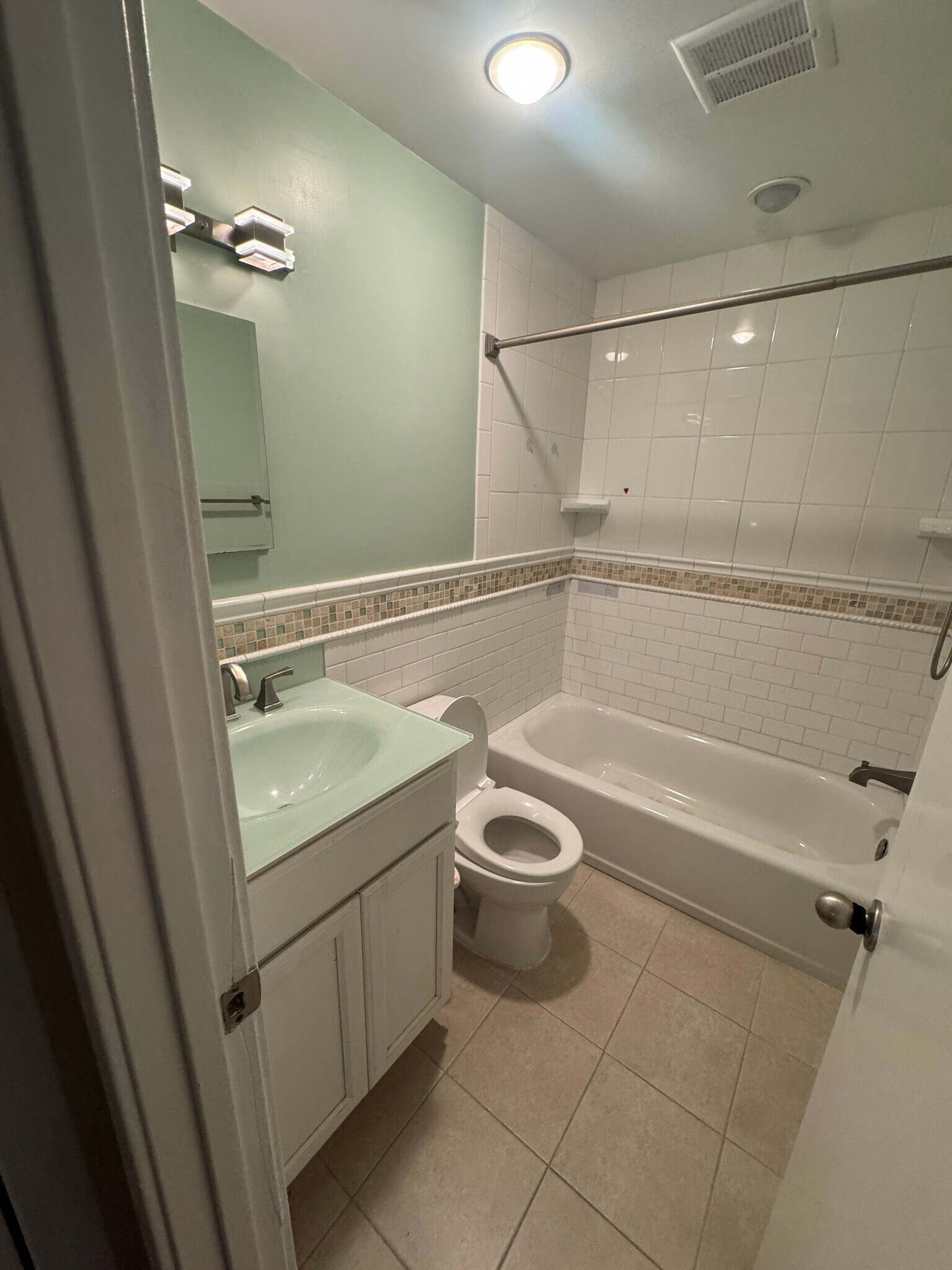 Bathroom for first and second bedroom - 19621 Sparr Spring Rd