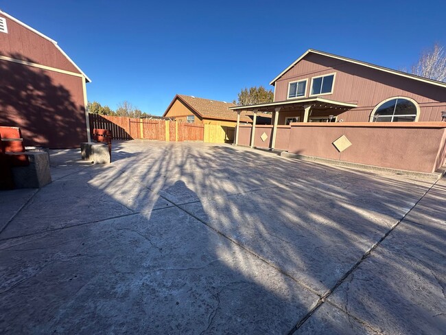 Building Photo - Spacious 3 bedroom| 2.5 bathroom home in R...