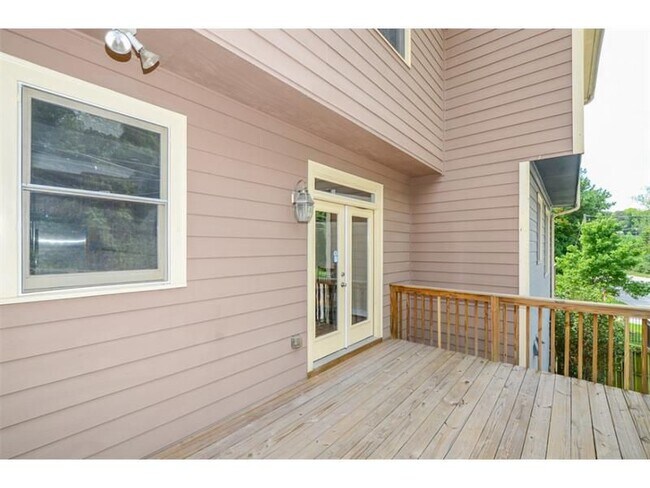 Building Photo - 1079 Marietta Blvd NW