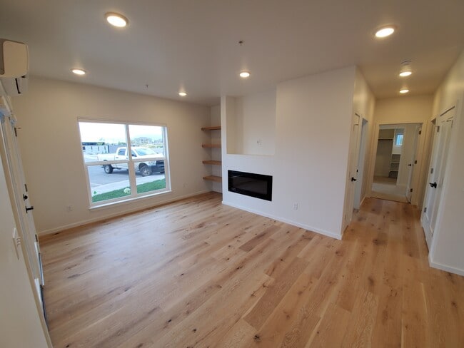 Building Photo - 2430 Tschache Ln