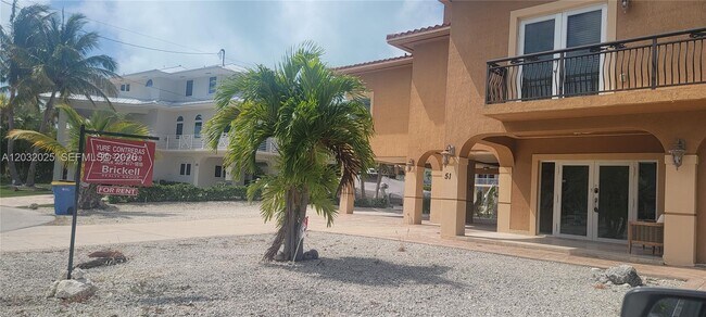 Building Photo - 51 W Plaza Del Lago