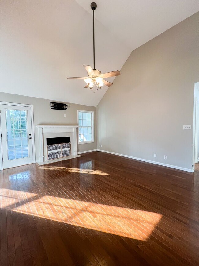 Building Photo - Beautiful Single-Family Home! Bonus Room, ...